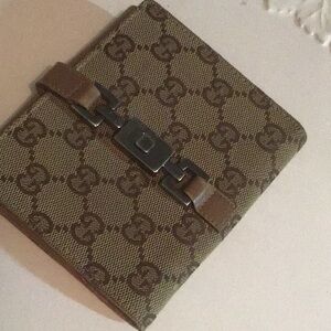Genuine Gucci bi fold wallet